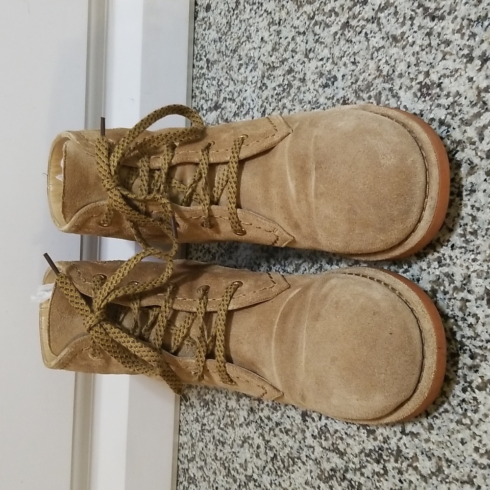 HOSTPICK!!! CHANEL suede CC logo lace up High-tops - Picture 9 of 16